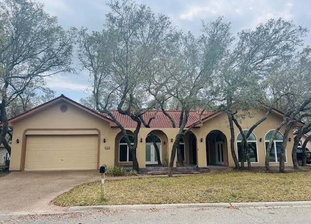 Property at 103 Cedar Ridge Dr, Rockport, TX 78382, 3 beds, 2.5 baths