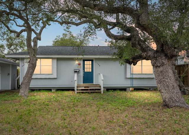 Property at 1104 E Cedar St, Rockport, TX 78382, 2 beds, 1 bath