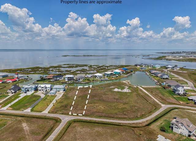 Property at 111 Mariner Dr, Rockport, TX 78382