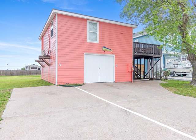 Property at 108 Port Ave, Rockport, TX 78382, 2 beds, 2 baths
