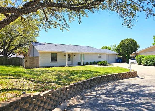 Property at 2118 Harbor Ct, Rockport, TX 78382, 3 beds, 2 baths