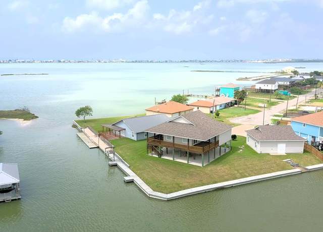 Property at 146 Lakeshore Dr, Rockport, TX 78382, 4 beds, 3.5 baths