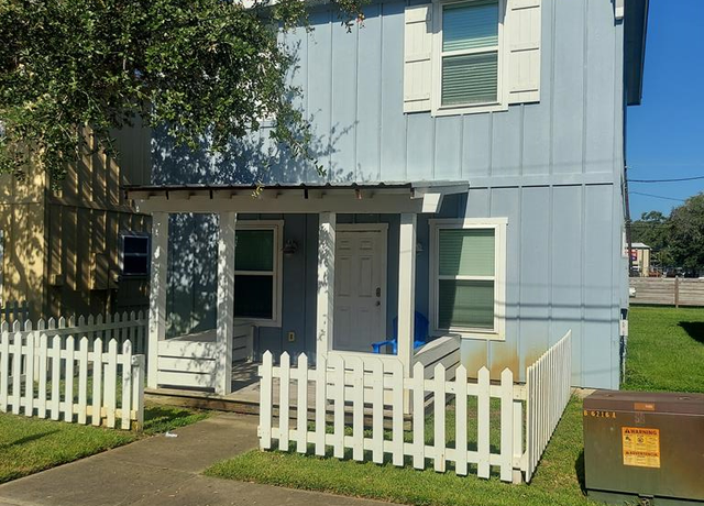 Property at 4212 Hwy 35 S #2, Rockport, TX 78382, 3 beds, 2 baths