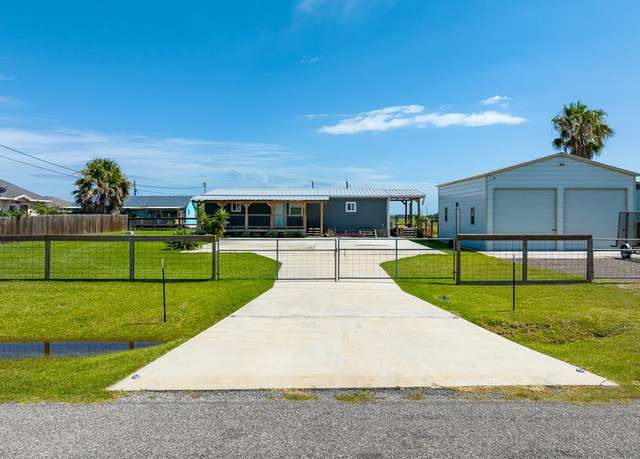Property at 207 W Pompano, Rockport, TX 78382, 1 bed, 2 baths