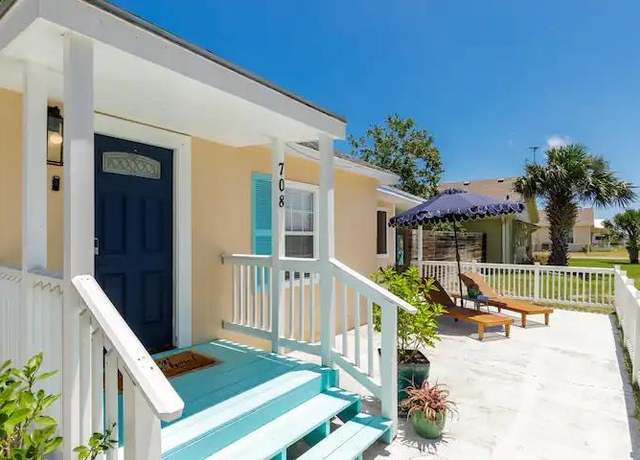 Property at 708 N Austin St, Rockport, TX 78382, 1 bed, 2 baths