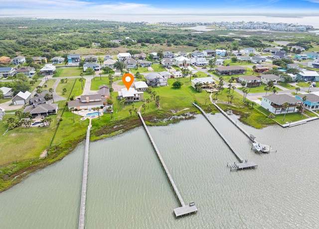 Property at 172 Front St, Rockport, TX 78382, 3 beds, 3.5 baths