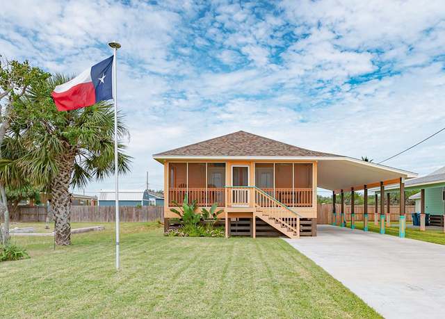 Property at 1415 S Live Oak St, Rockport, TX 78382, 2 beds, 2 baths