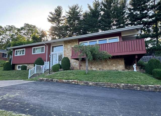 Property at 25 Applewood Dr, Chillicothe, OH 45601, 3 beds, 2.5 baths