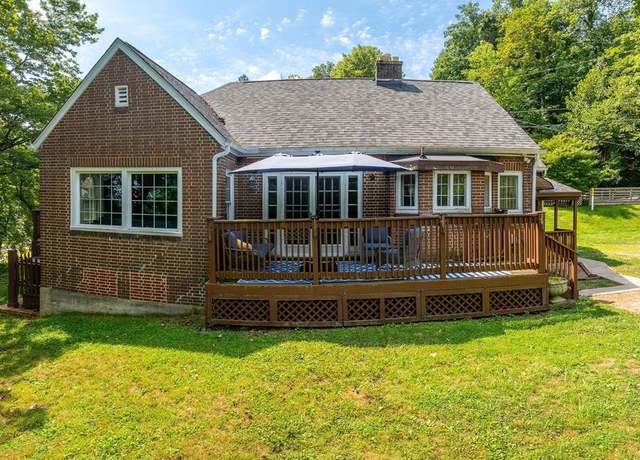 Property at 18 Carlisle Pl, Chillicothe, OH 45601, 3 beds, 2 baths