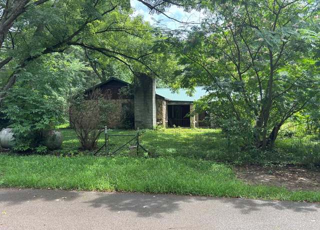Property at 300 Woods Hollow Rd, Chillicothe, OH 45601, 3 beds, 1 bath