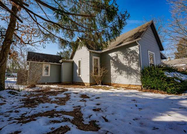 Property at 403 S Maple St, Bainbridge, OH 45612, 3 beds, 1 bath