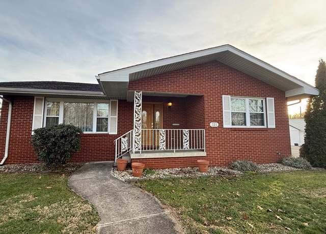 Property at 325 W South St, Jackson, OH 45640, 3 beds, 2 baths