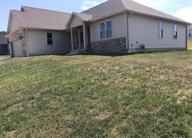 Property at 38 Stone Trace Dr, Chillicothe, OH 45601, 3 beds, 2.5 baths