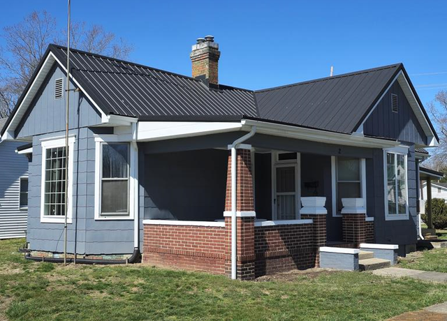 Property at 2 Mound St, Jackson, OH 45640, 2 beds, 1 bath