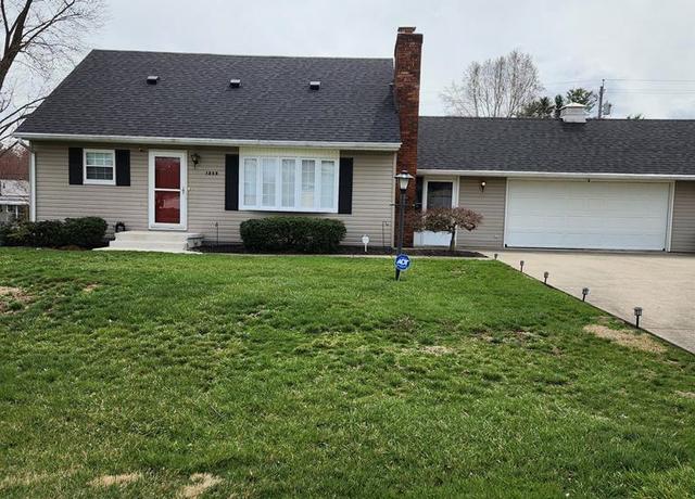 Property at 1258 Porter Dr, Chillicothe, OH 45601, 4 beds, 2 baths