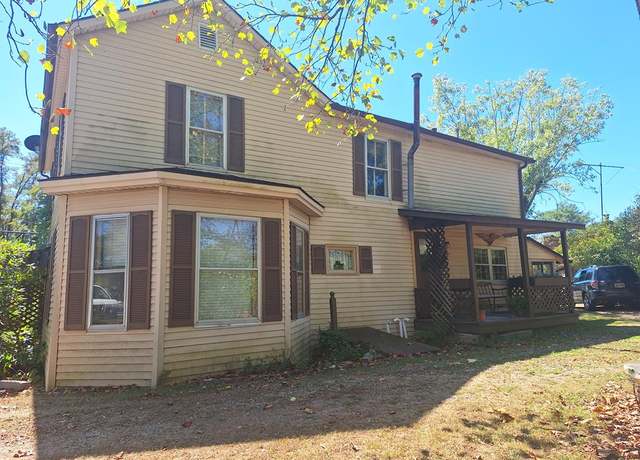Property at 421 E 14th St, Wellston, OH 45692, 3 beds, 2 baths