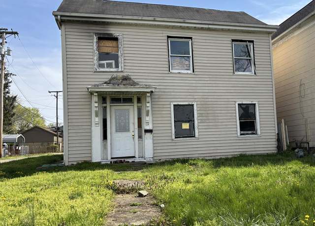 Property at 154 Race St, Chillicothe, OH 45601, 3 beds, 2 baths