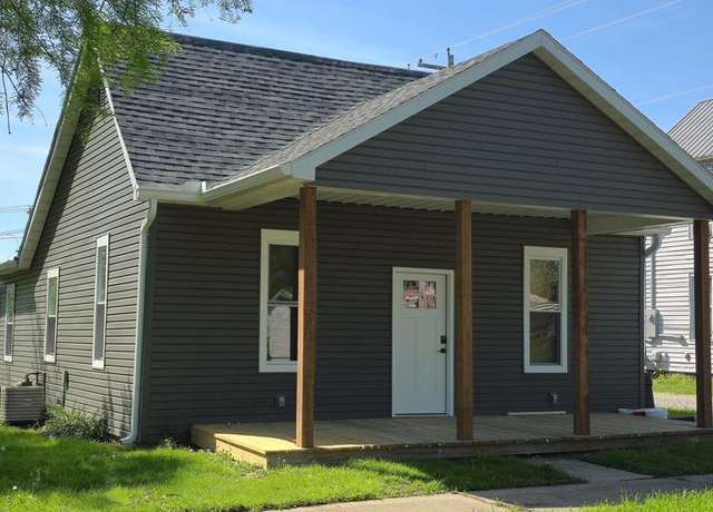 Property at 265 Harding Ave, Jackson, OH 45640, 3 beds, 1 bath