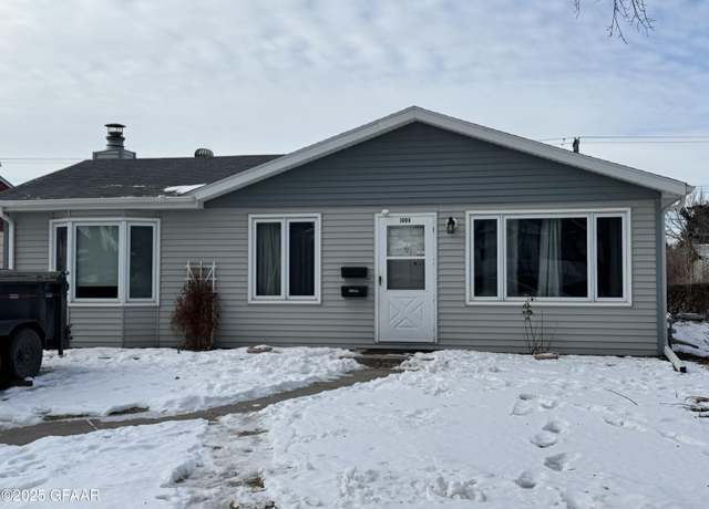 Property at 1606 South 19th Street St, Grand Forks, ND 58201, 3 beds, 2 baths