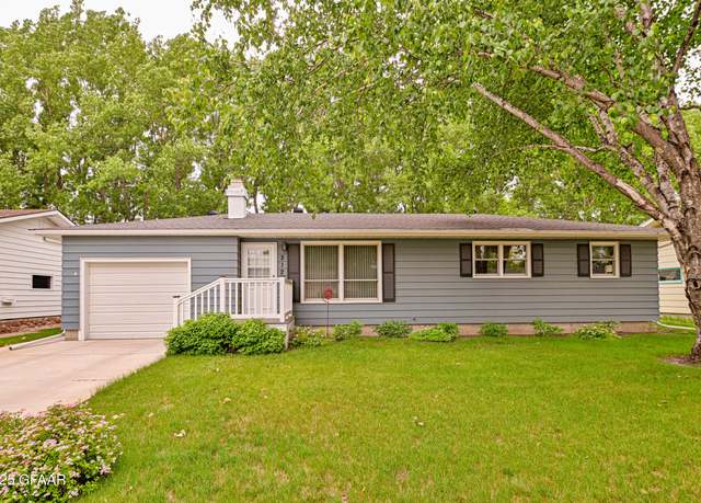 Property at 2124 22nd St S, Grand Forks, ND 58201, 3 beds, 3 baths