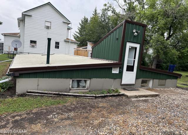 Property at 714 Alexander Ave, Crookston, MN 56716, 2 beds, 1 bath