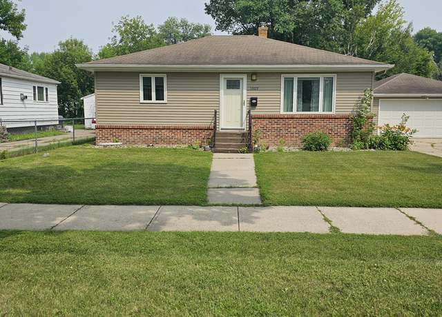 Property at 1009 S 11th St, Grand Forks, ND 58201, 3 beds, 2 baths