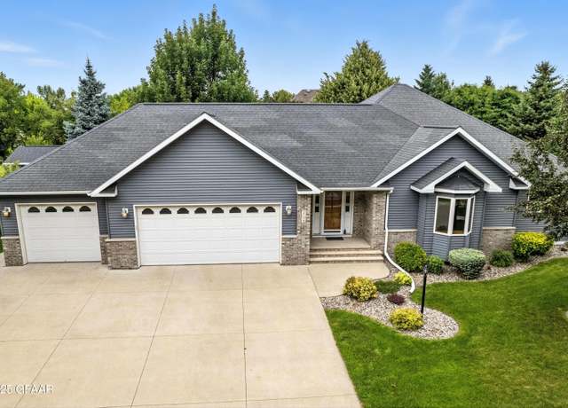 Property at 3704 18th Ave S, Grand Forks, ND 58201, 5 beds, 3 baths