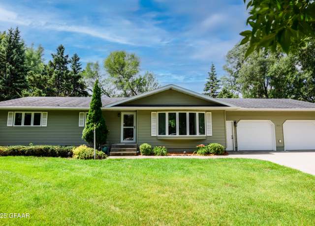 Property at 224 Circle Hills Dr, Grand Forks, ND 58201, 4 beds, 3 baths