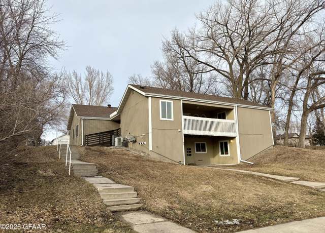 Property at 315 Summit Ave N, Crookston, MN 56716, 7 beds, 5 baths