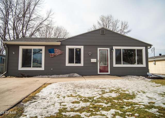 Property at 1310 S 19th St, Grand Forks, ND 58201, 3 beds, 1 bath