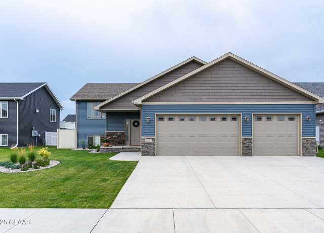 Property at 3259 44th Ave S, Grand Forks, ND 58201, 5 beds, 3 baths
