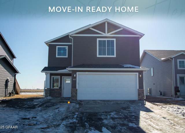 Property at 941 David Dr, Grand Forks, ND 58201, 3 beds, 2.5 baths