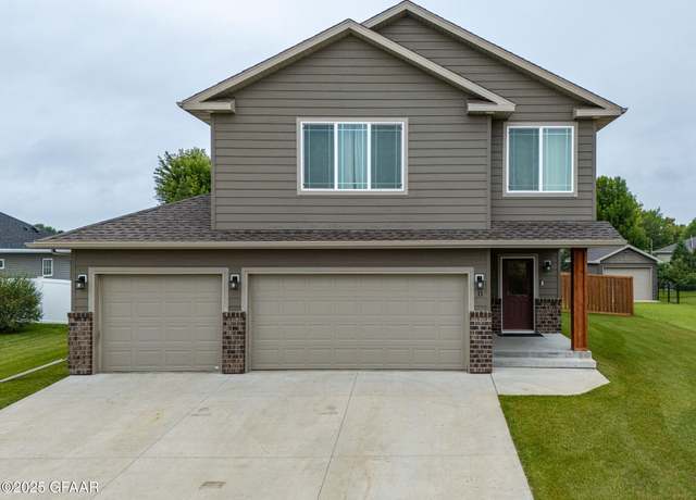 Property at 11 Riverview Lane Ln SE, East Grand Forks, MN 56721, 3 beds, 3 baths