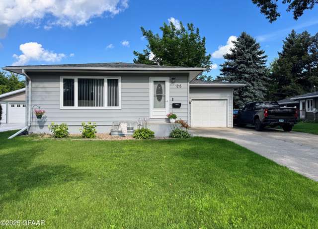 Property at 1215 S 20th St, Grand Forks, ND 58201, 5 beds, 2 baths