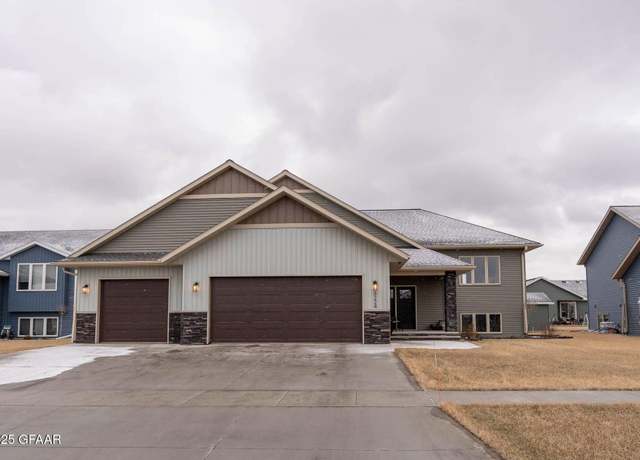 Property at 3224 45th Ave S, Grand Forks, ND 58201, 5 beds, 3 baths