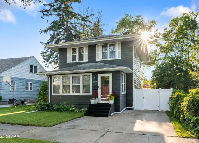 Property at 1006 Cottonwood St, Grand Forks, ND 58201, 3 beds, 2 baths