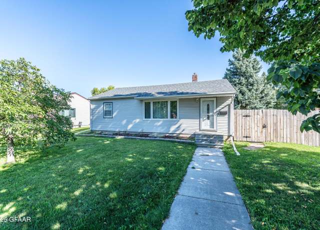 Property at 2406 9th Ave N, Grand Forks, ND 58203, 3 beds, 2 baths