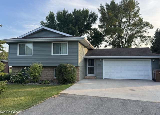 Property at 520 2nd St, Thompson, ND 58278, 4 beds, 2 baths