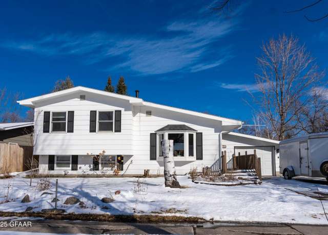Property at 1903 19th St S, Grand Forks, ND 58201, 4 beds, 2 baths