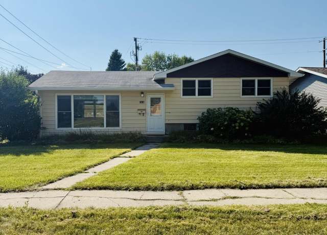 Property at 1618 18th St, Grand Forks, ND 58201, 4 beds, 2 baths