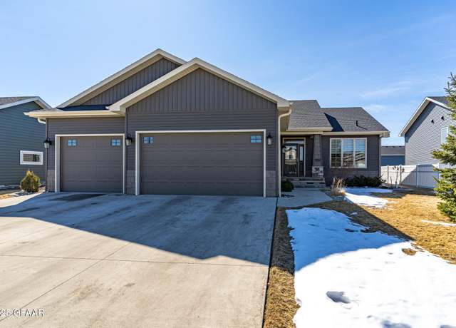 Property at 3225 44th Ave S, Grand Forks, ND 58201, 5 beds, 3 baths