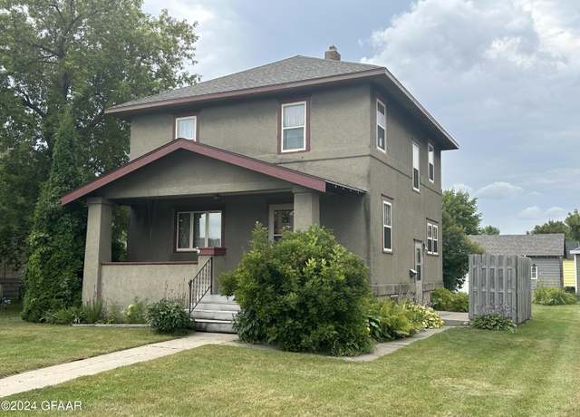 Property at 1135 Hill Ave, Grafton, ND 58237, 4 beds, 1.5 baths
