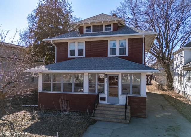 Property at 906 Belmont Rd, Grand Forks, ND 58201, 5 beds, 3 baths
