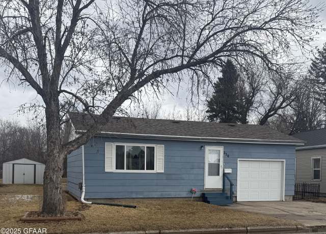 Property at 230 Stephen Ave, Grafton, ND 58237, 3 beds, 1 bath