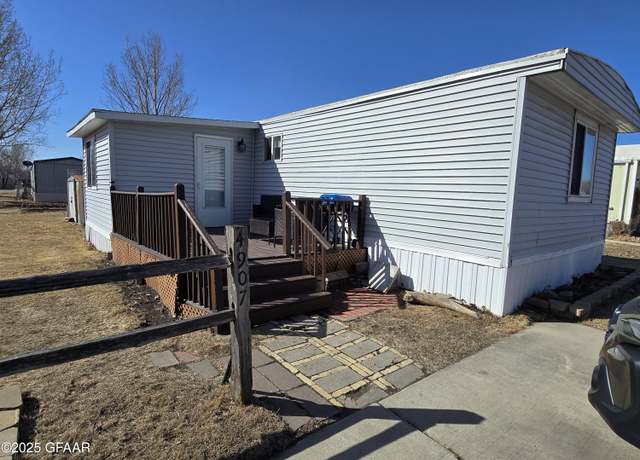 Property at 4907 Golden Gate Dr, Grand Forks, ND 58203, 3 beds, 2 baths