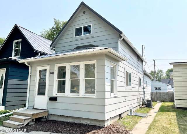 Property at 1121 2nd Ave N, Grand Forks, ND 58203, 3 beds, 2 baths