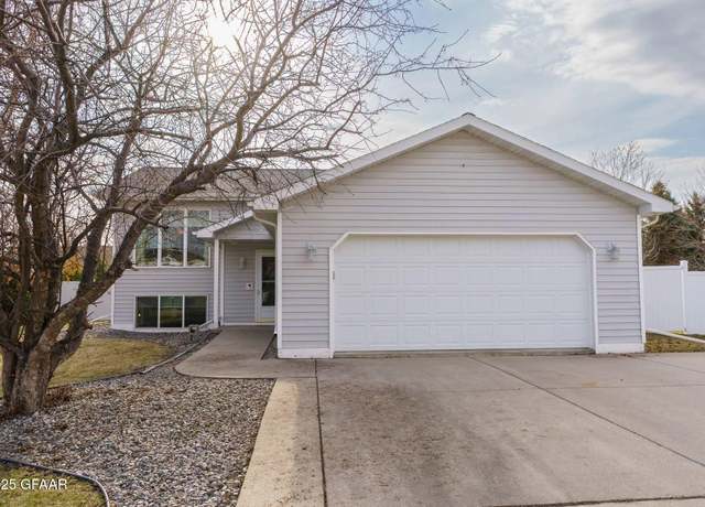 Property at 1126 19th Ave SE, East Grand Forks, MN 56721, 4 beds, 2 baths