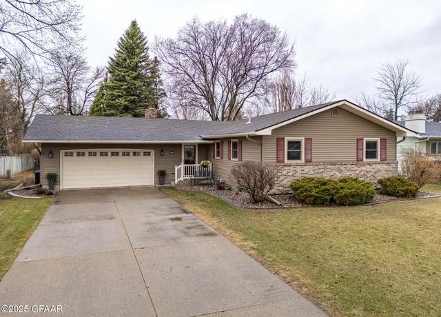 Property at 3306 Chestnut ST St, Grand Forks, ND 58201, 4 beds, 2 baths