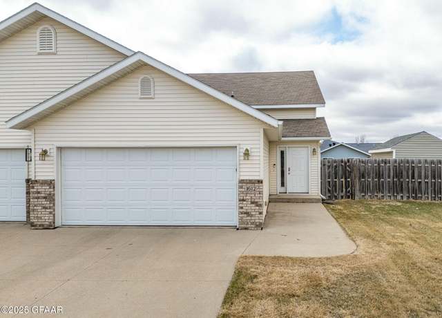 Property at 1612 12th Ave SE, East Grand Forks, MN 56721, 4 beds, 2 baths