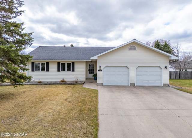 Property at 2133 5th Ave NW, East Grand Forks, MN 56721, 4 beds, 3 baths